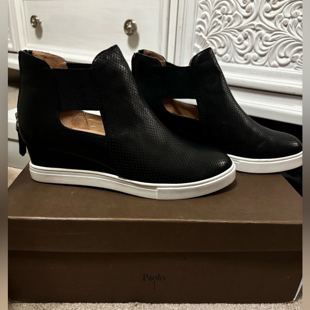 LINEA PAOLO Amanda black perforated nappa sneaker wedge. Size 6. Gently worn